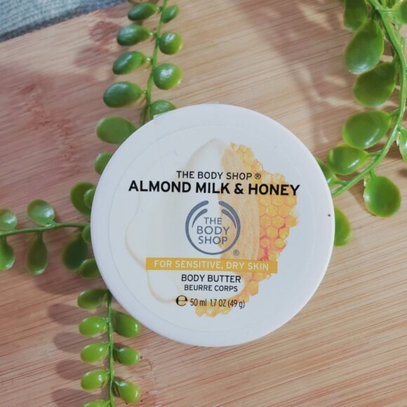 THE BODY SHOP Limited Edition Set + BATH And BODY Set - Picture 12 of 16